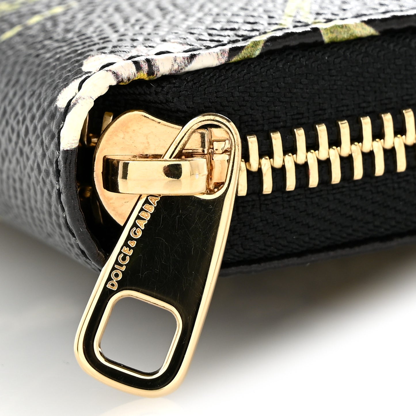 Dauphine Daisy Print Zip Around Wallet Black