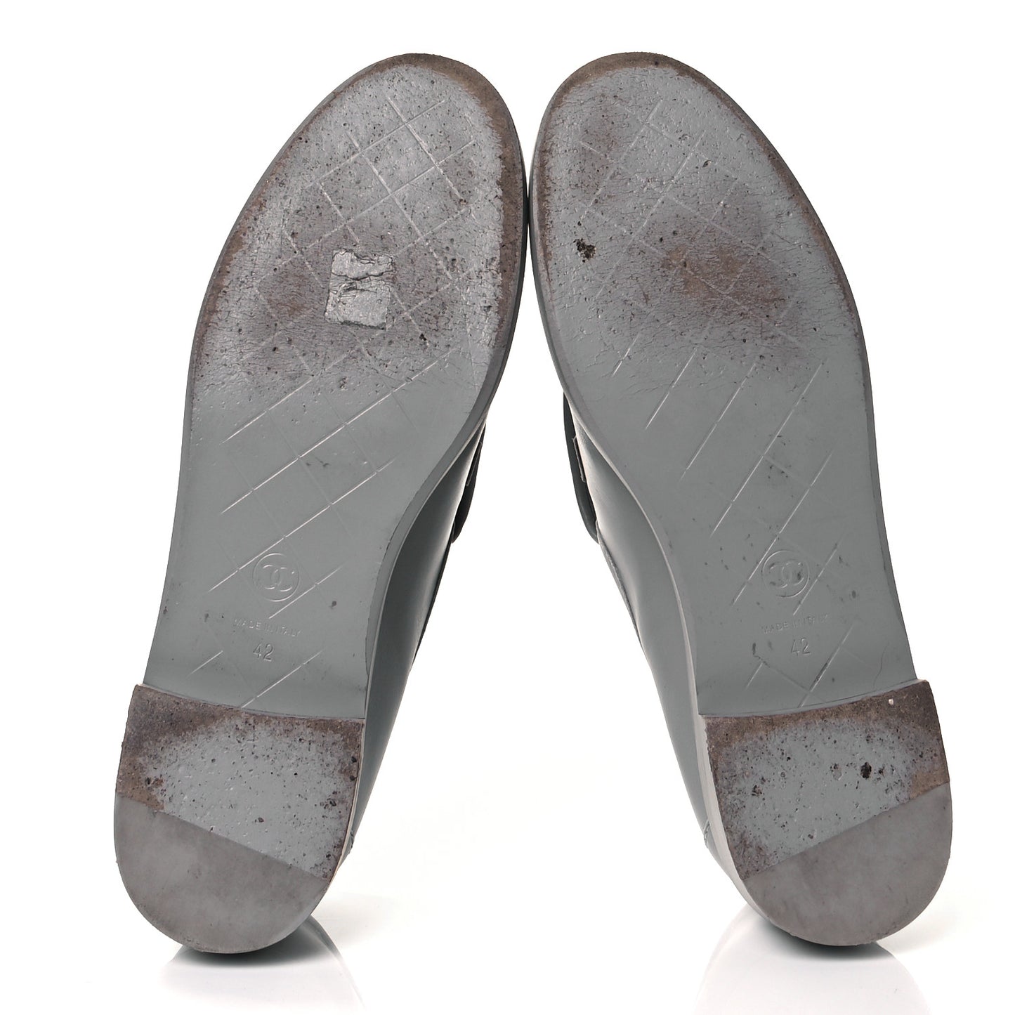 Lambskin Quilted CC Turnlock Loafers 42 Grey
