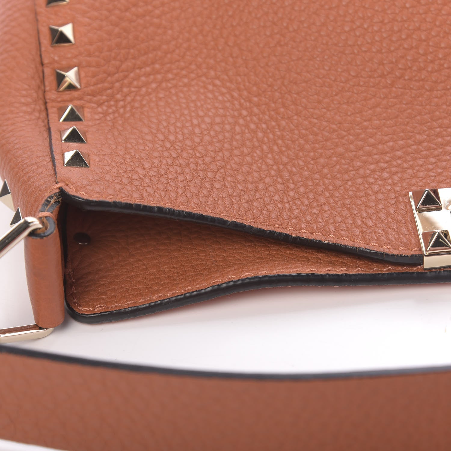 Valentino Garavani Pebbled Calfskin Small Rockstud Flip-Lock Messenger Bag Light Cuir 10 of 11