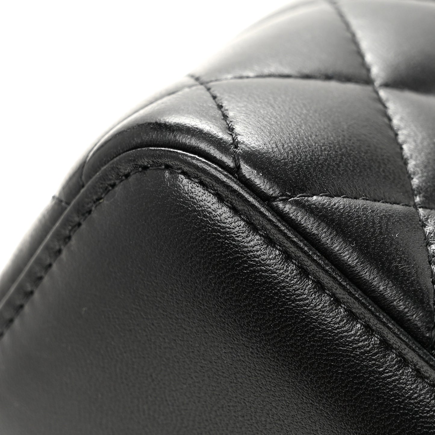 Lambskin Quilted Mini Pearl Crush Vanity Case With Chain Black