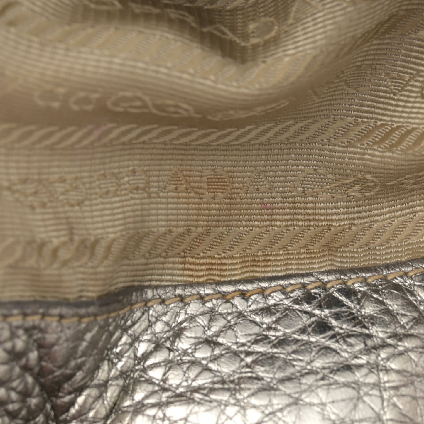 Metallic Vitello Daino Side Pocket Hobo Acciaio