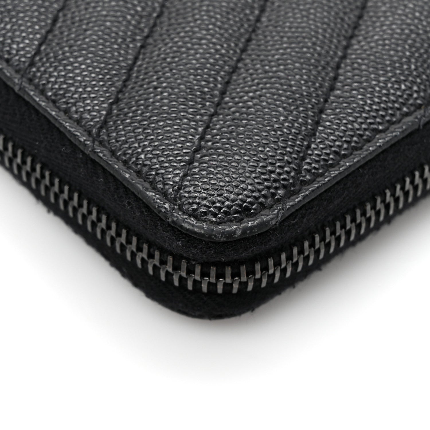Saint Laurent Grain De Poudre Matelasse Chevron Monogram Monochrome Zip Around Wallet Black 11 of 12