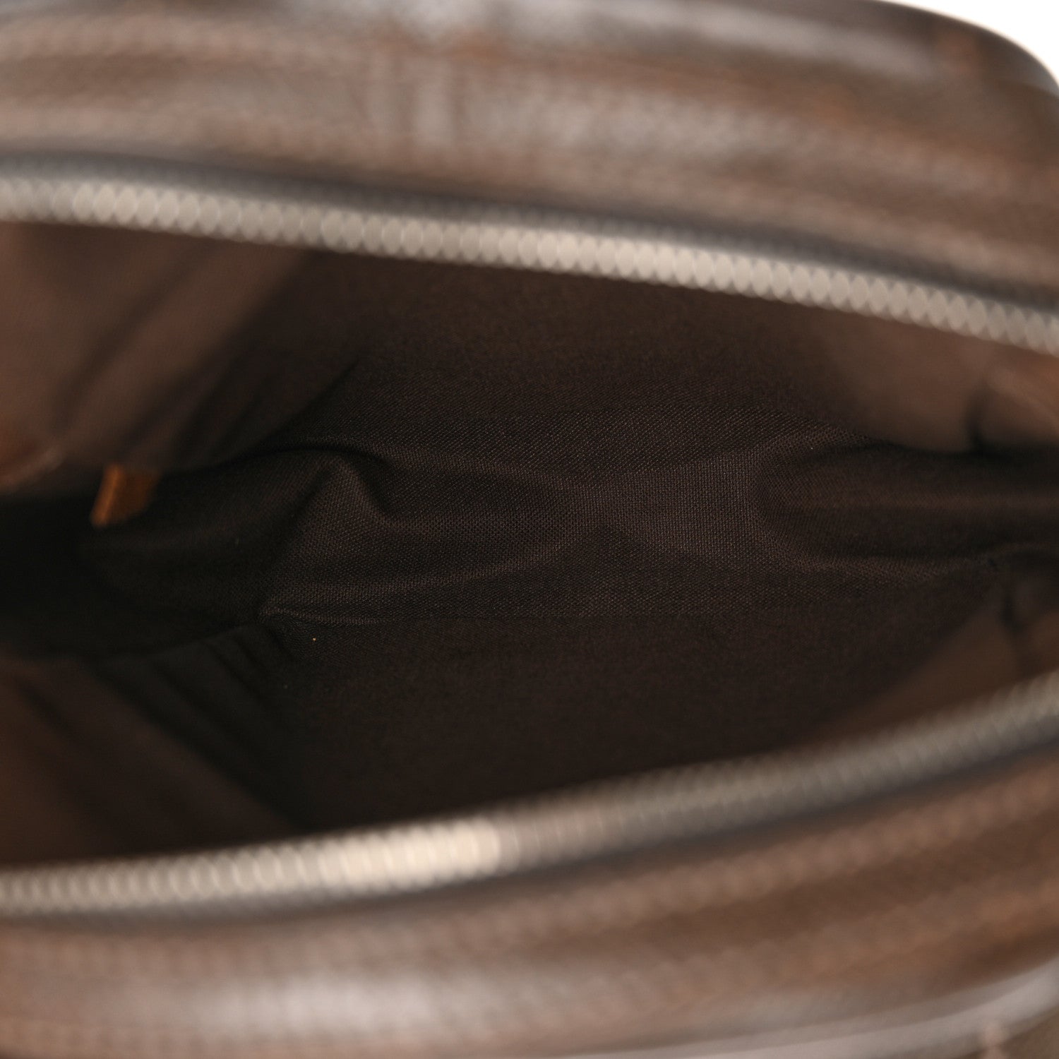 Louis Vuitton Taiga Dimitri Grizzli 5 of 16