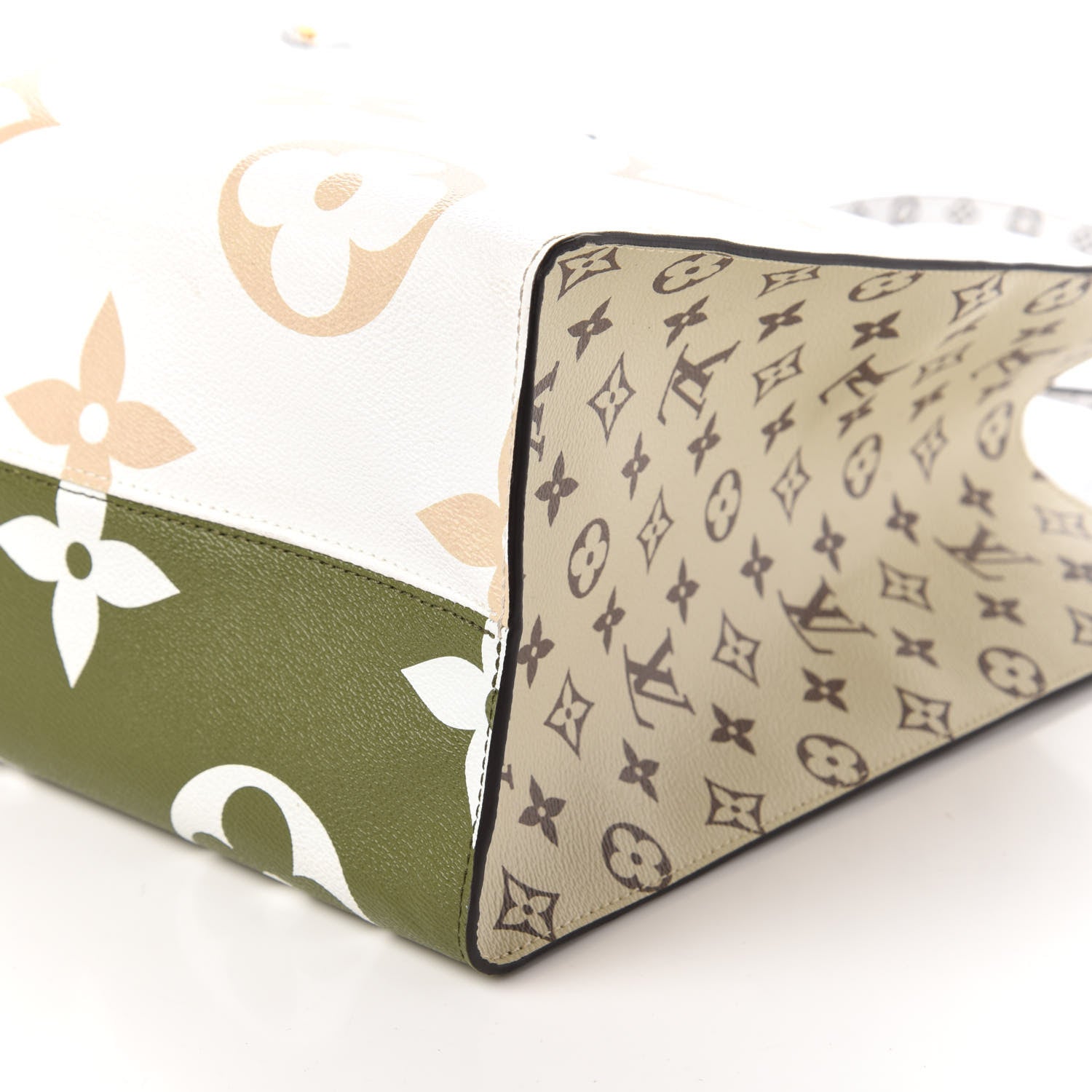 Louis Vuitton Monogram Giant Onthego GM Kaki Beige 7 of 9