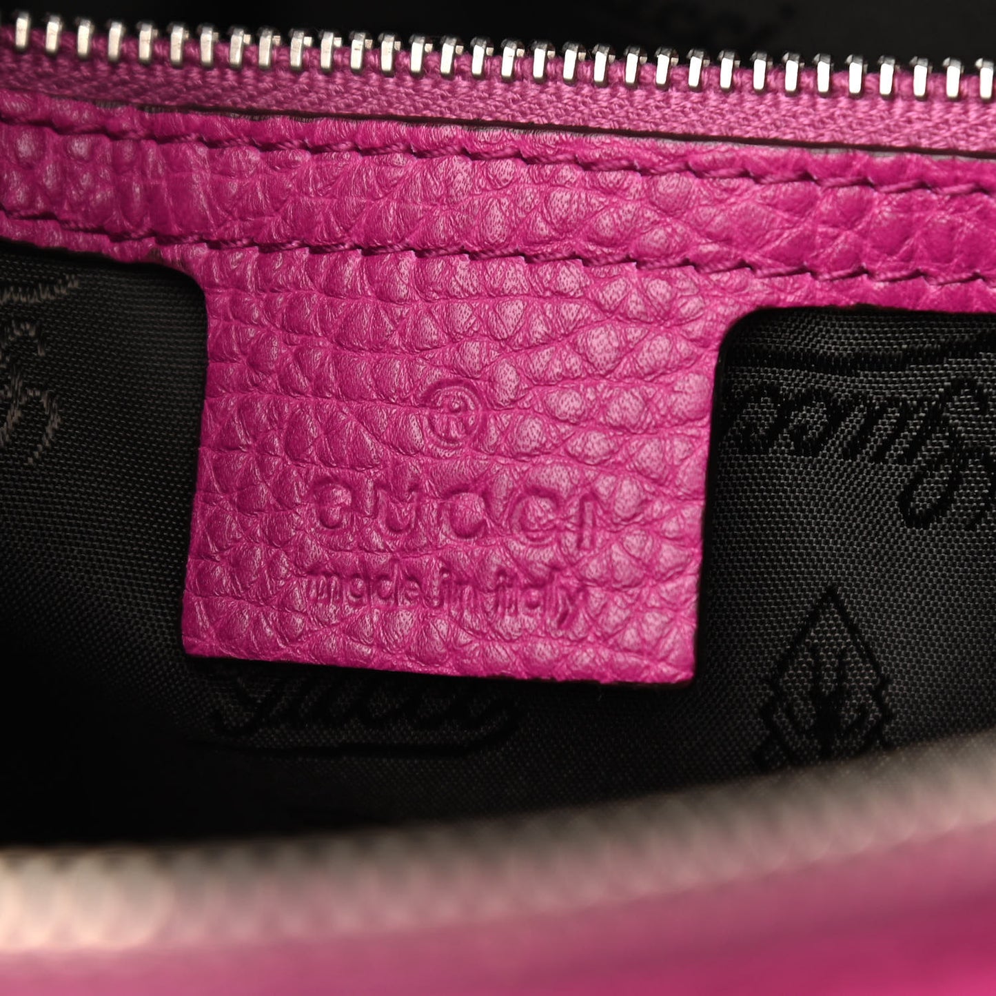 Guccissima Neoprene Techno Tag Medium Boston Magenta