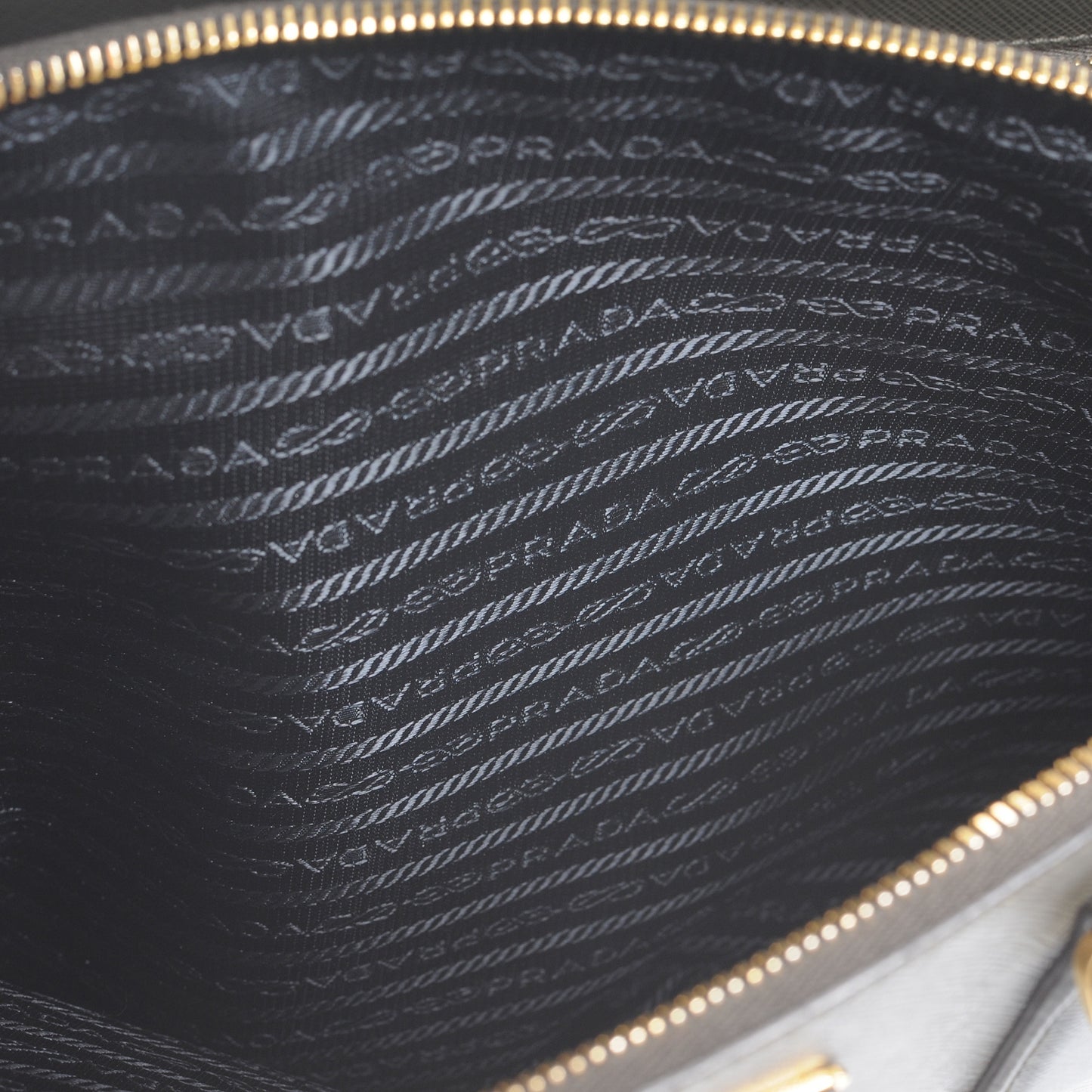 Saffiano Lux Tote Militare