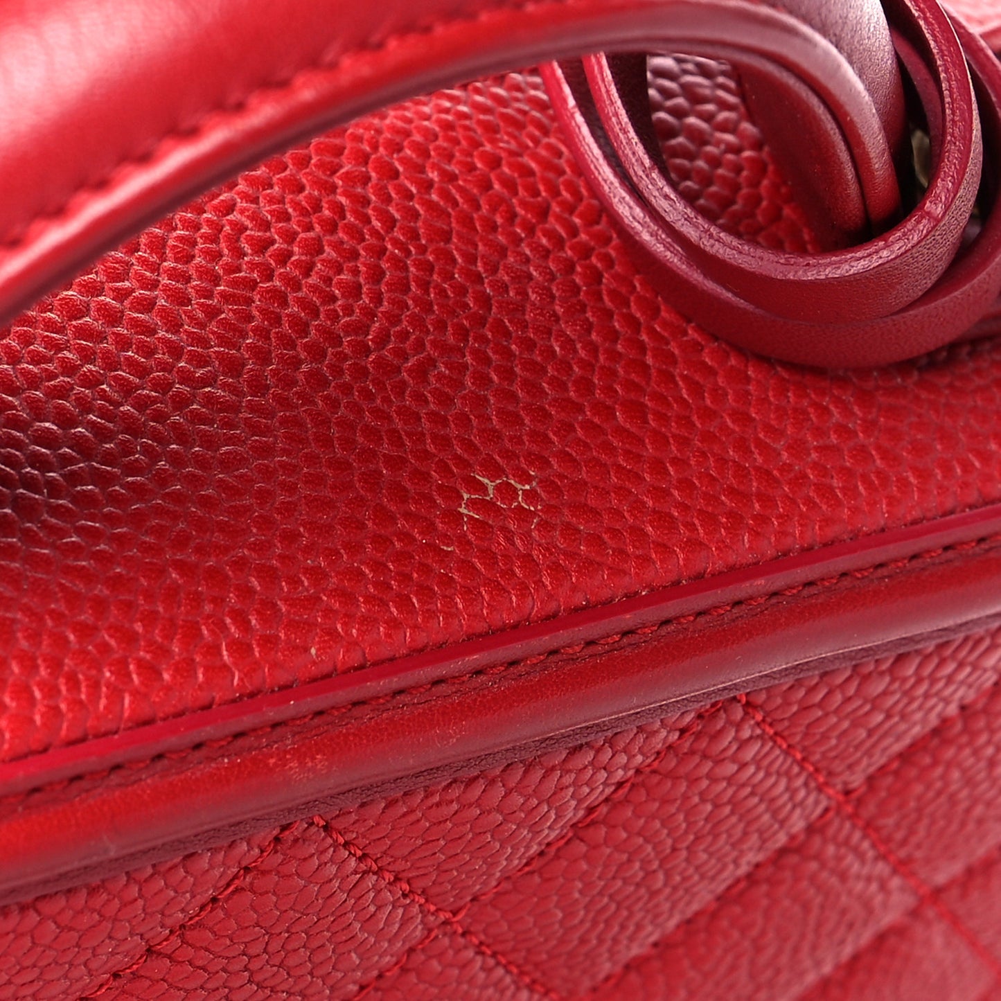 Caviar Quilted Medium CC Filigree Vanity Case Red