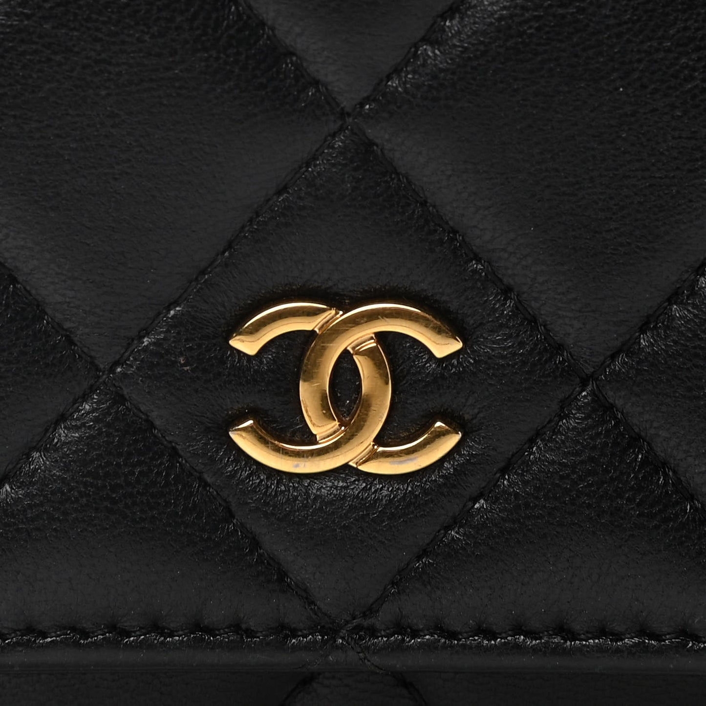 Lambskin Quilted Wallet On Chain WOC Black