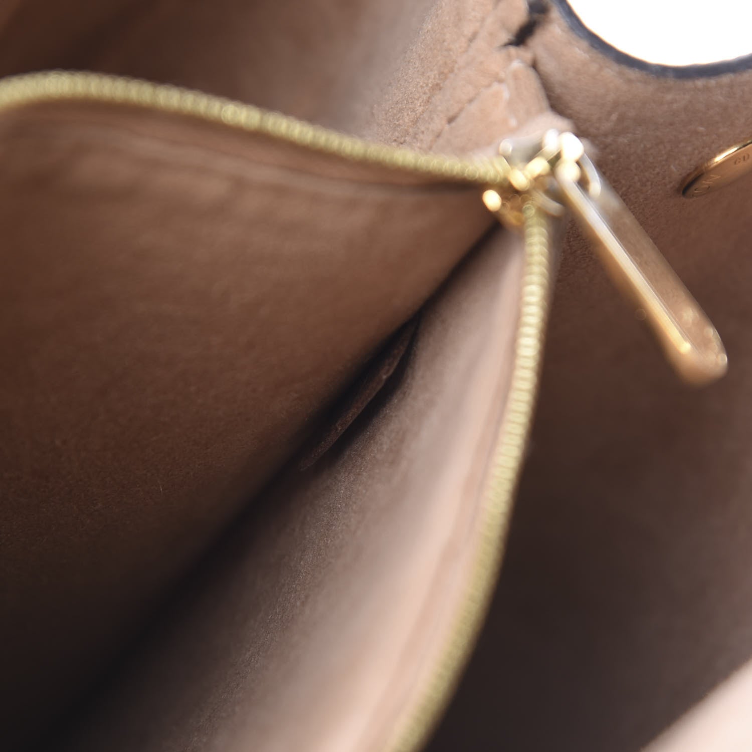 Louis Vuitton Damier Ebene Kensington 7 of 21