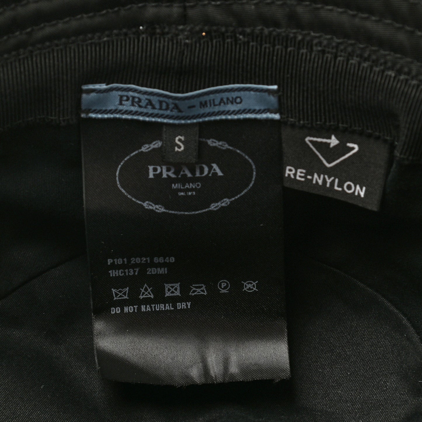 Re-Nylon Metal Triangle Logo Womens Bucket Hat S Black