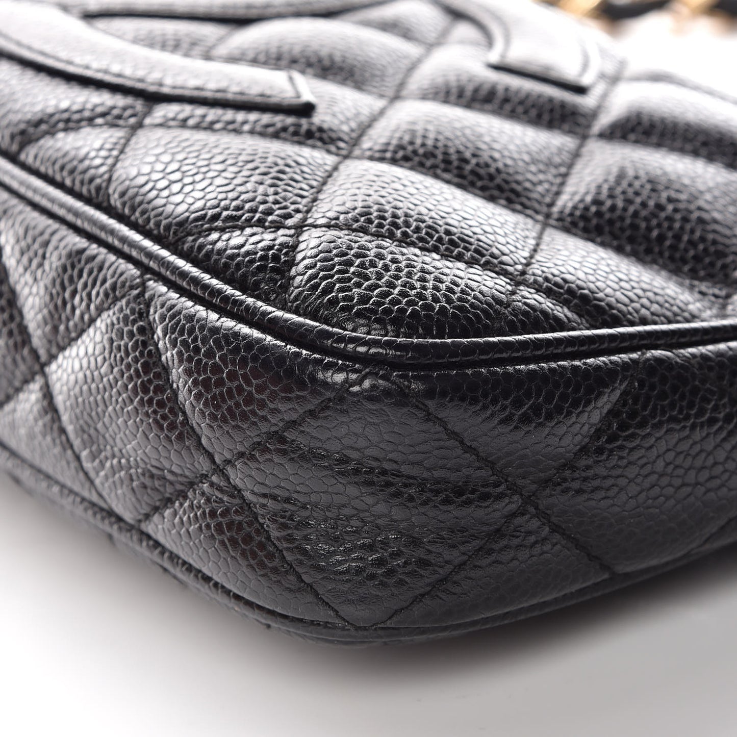 Caviar Quilted CC Shoulder Bag Black