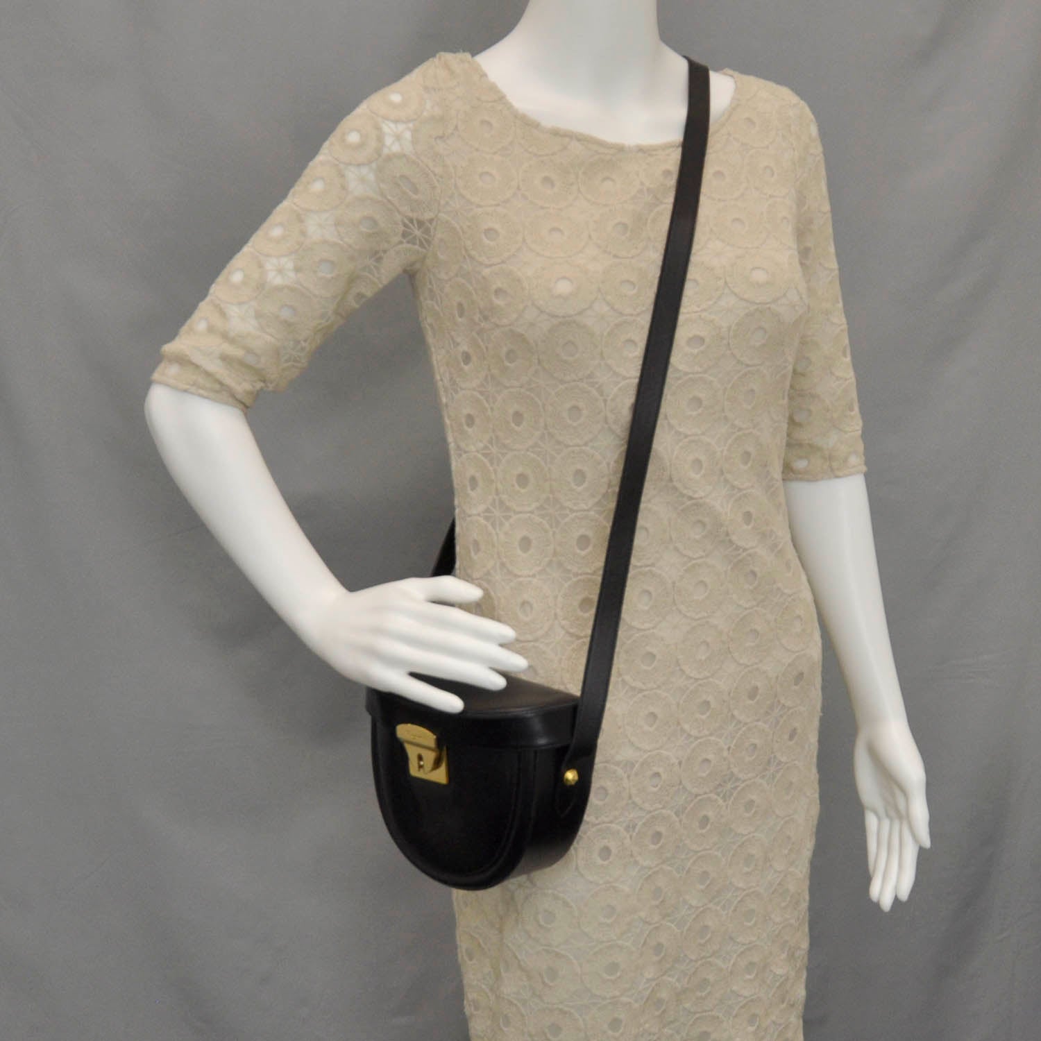 FASHIONPHILE SALVATOREFERRAGAMOSmoothCalfskinShoulderBagBlack 2 of 8