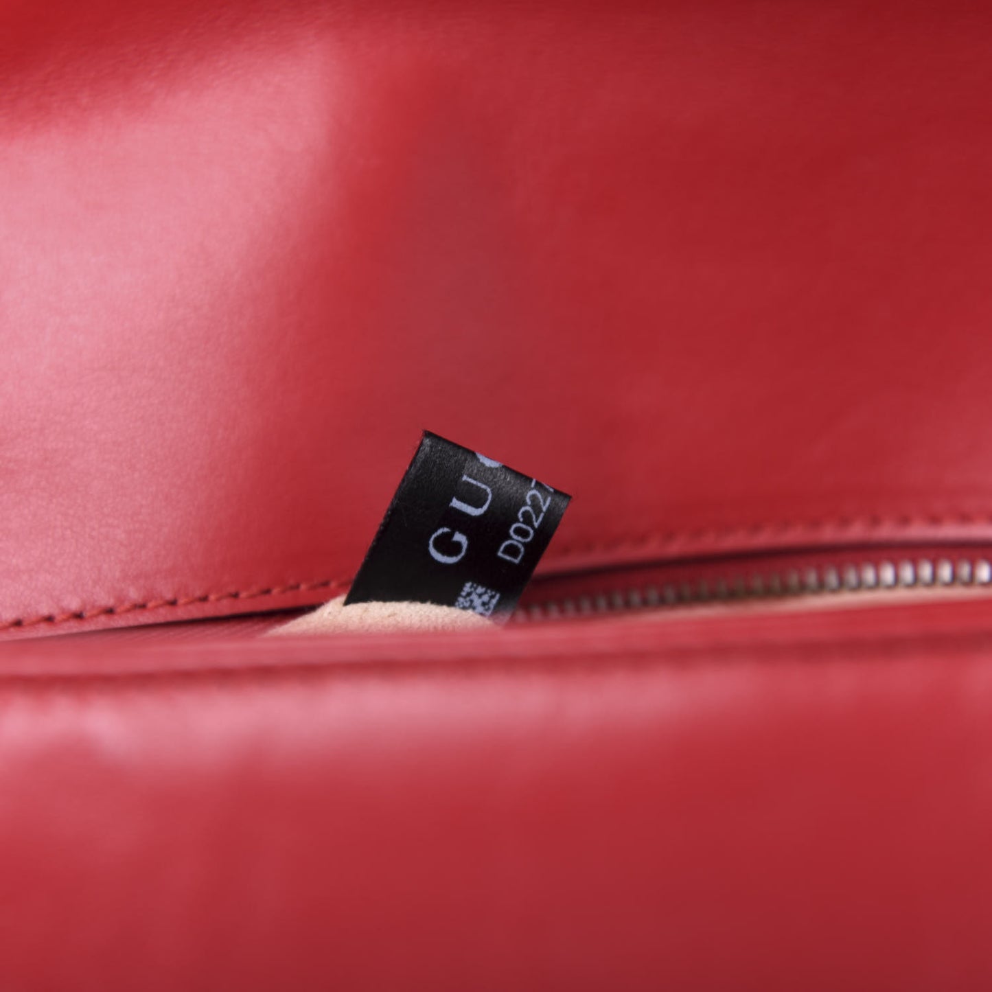 Calfskin Matelasse Small GG Marmont Shoulder Bag Hibiscus Red
