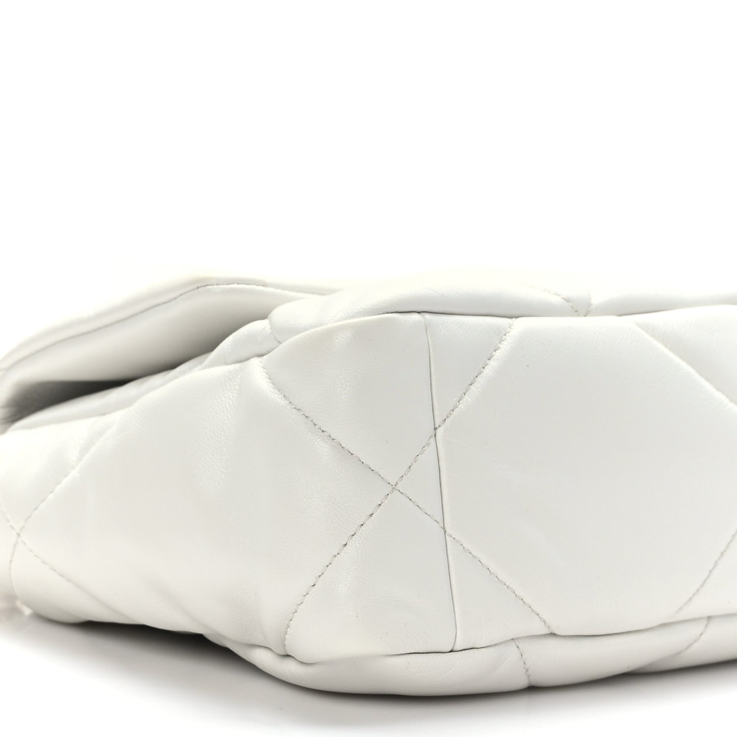 Lambskin Quilted Medium Chanel 19 Flap White