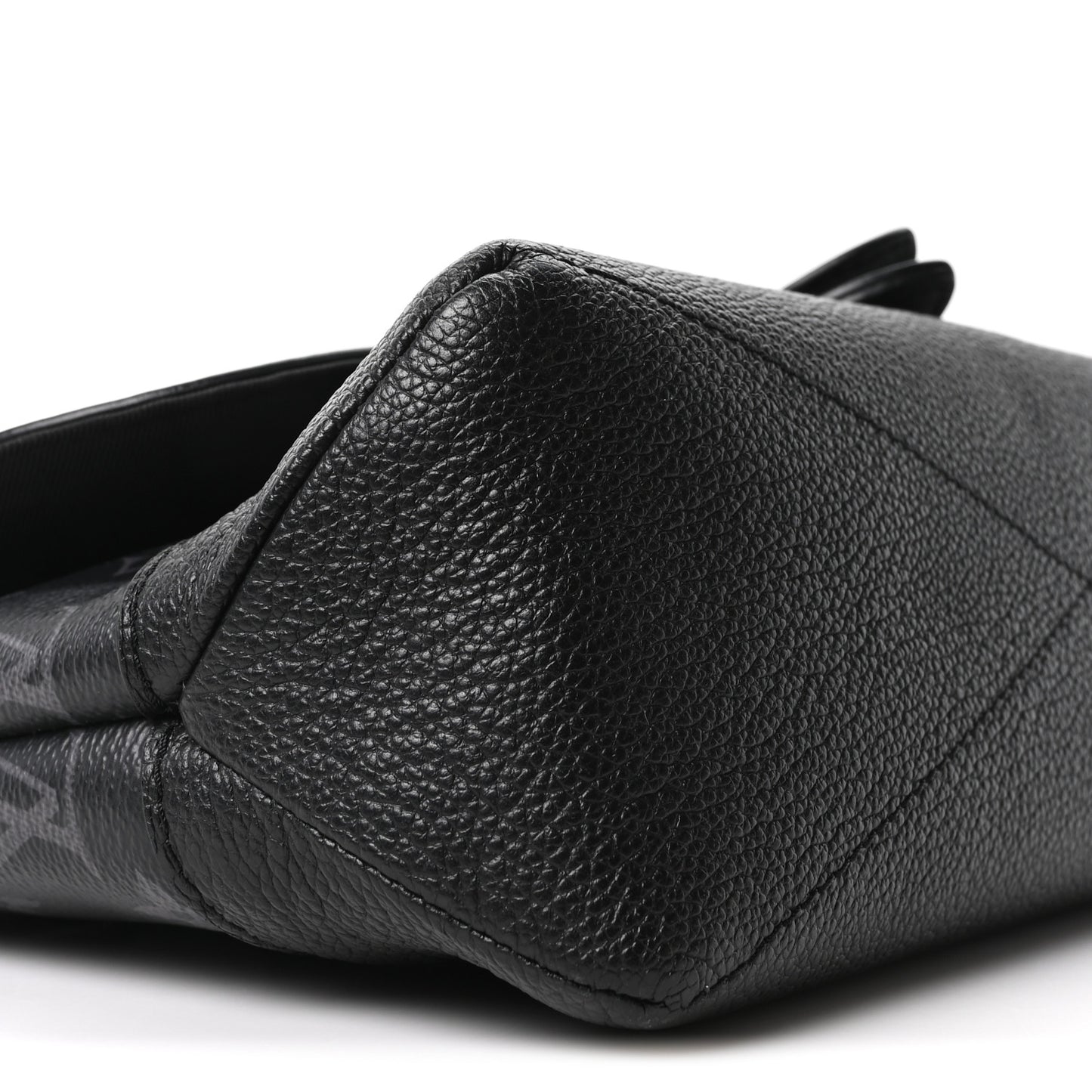 Monogram Eclipse Saumur Messenger NV Black