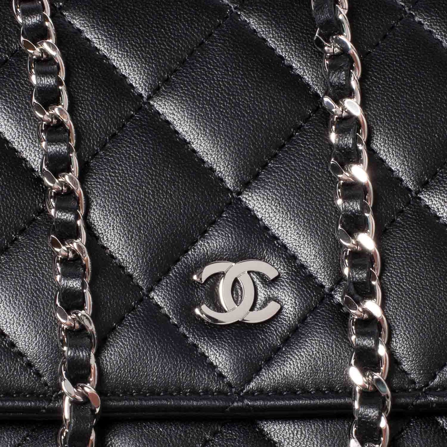Lambskin Quilted Wallet On Chain WOC Black