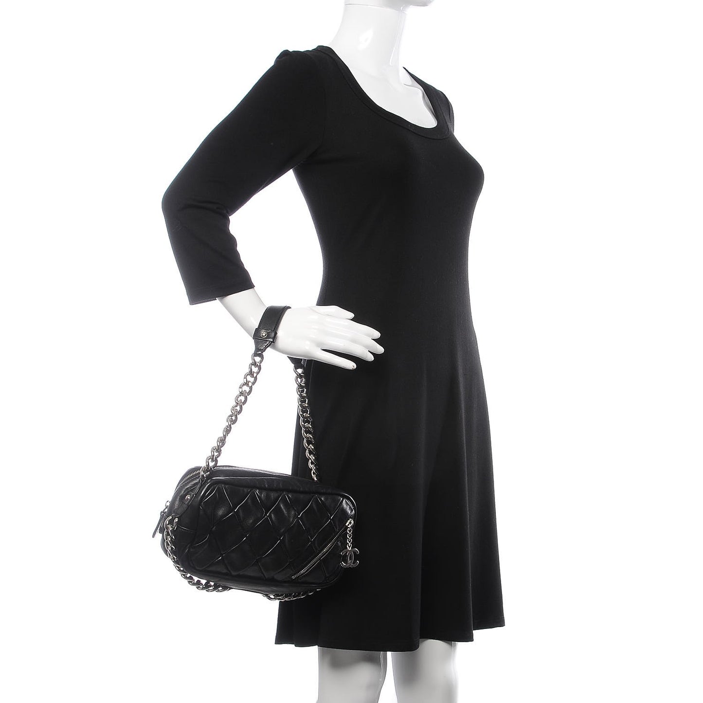 Lambskin Quilted Chain Pochette Black