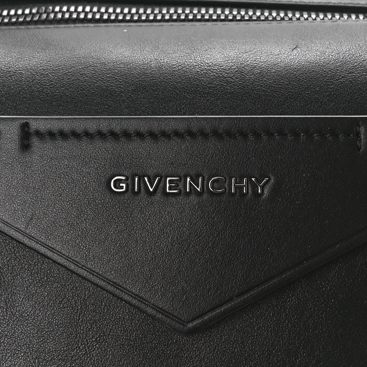 Smooth Calfskin Medium Soft Antigona Black