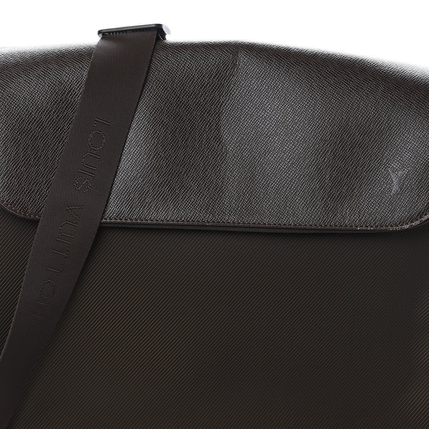 Louis Vuitton Taiga Taimyr Messenger Bag Grizzli 6 of 8