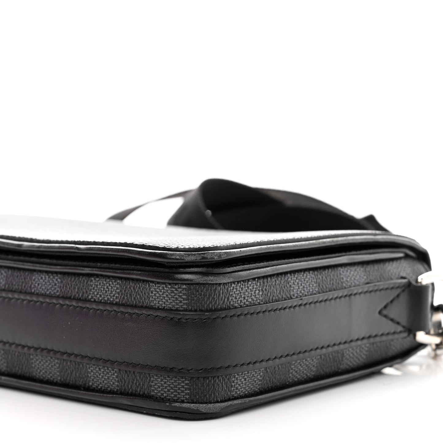 Damier Graphite 3D Studio Messenger