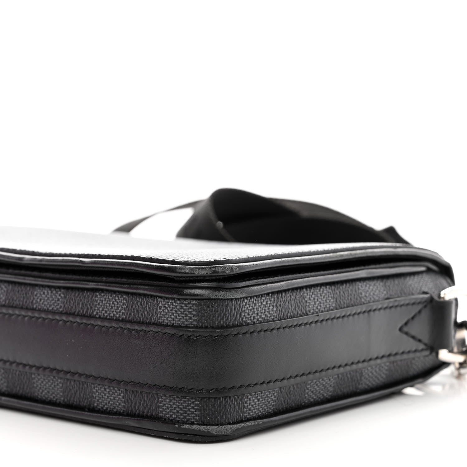 Louis Vuitton Damier Graphite 3D Studio Messenger 9 of 10