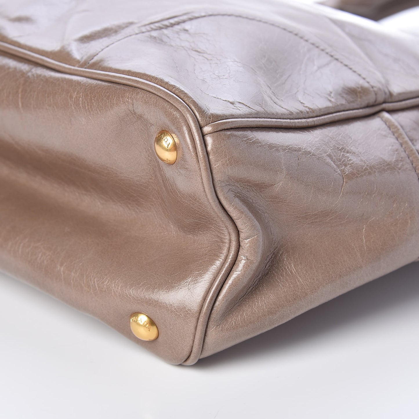 Vitello Shine Tote Argilla