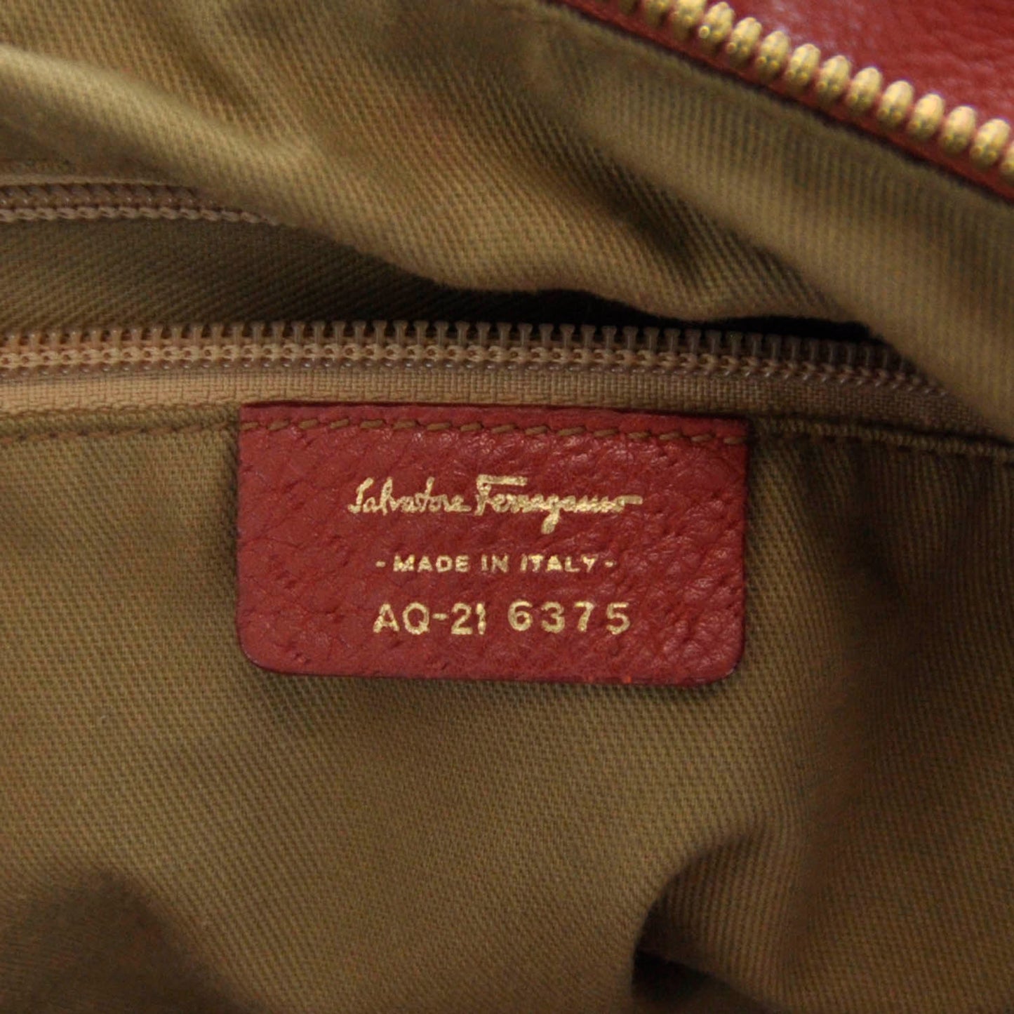 SALVATOREFERRAGAMOLeatherGanciniHoboRed