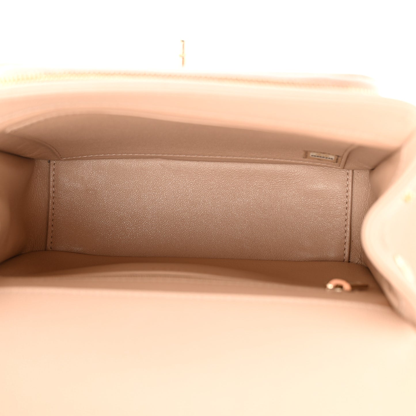 Caviar Quilted Medium Business Affinity Flap Beige
