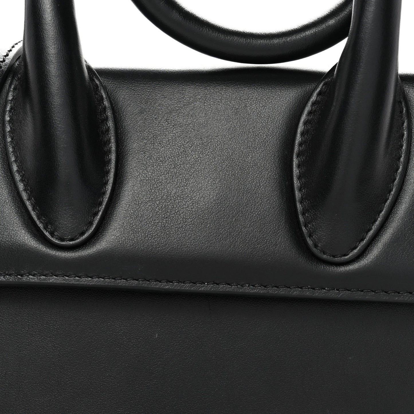 Smooth Calfskin Le Chiquito Noeud Black
