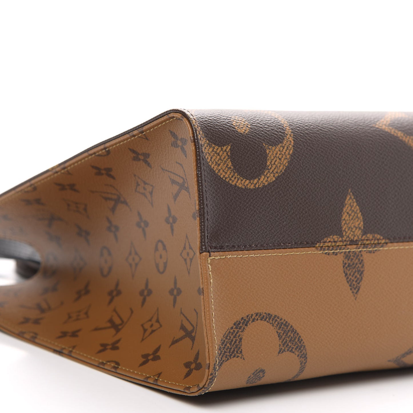 Reverse Monogram Giant Onthego MM