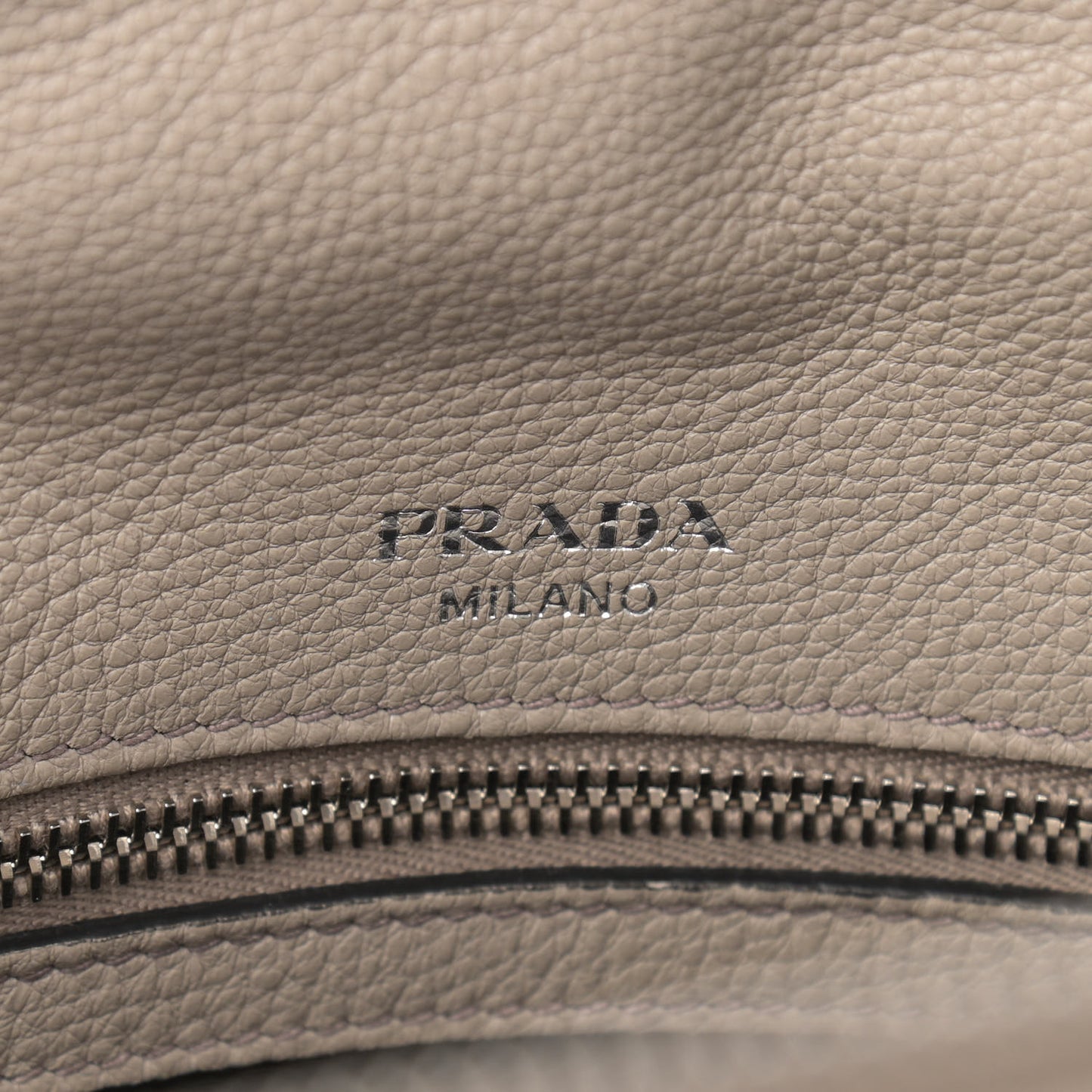 Vitello Daino Shoulder Bag Pomice