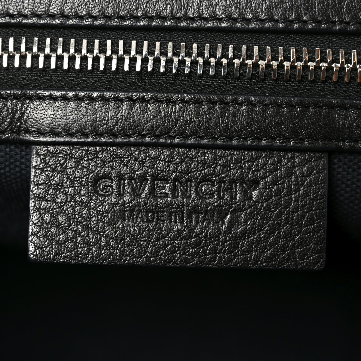 Waxy Grained Calfskin Medium Nightingale  Black