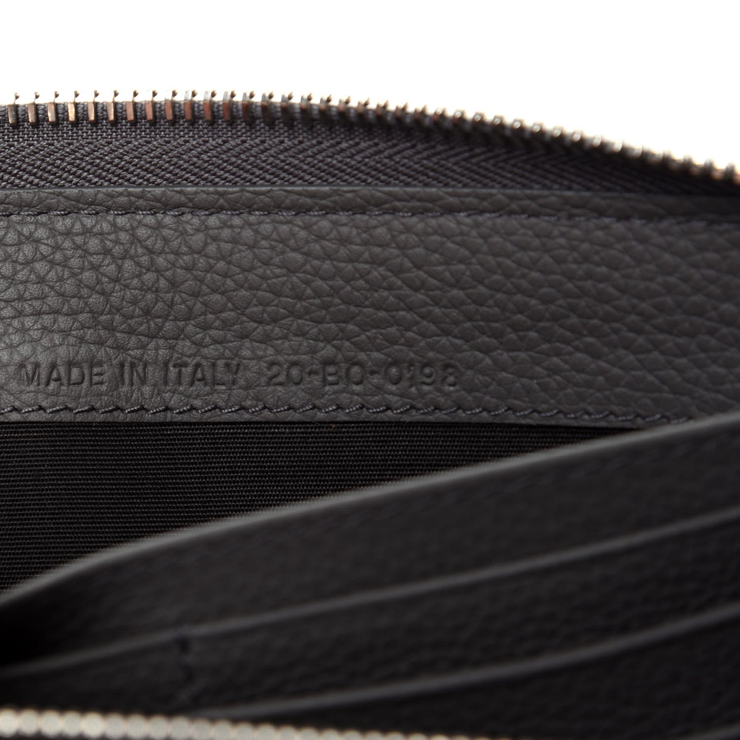 HOMME Grained Calfskin Zipped Wallet Grey