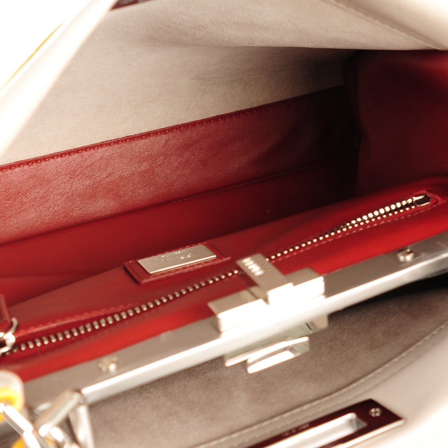 Vitello Seta Burro Medium Peekaboo Iconic Satchel Grigio Polvere Mattone