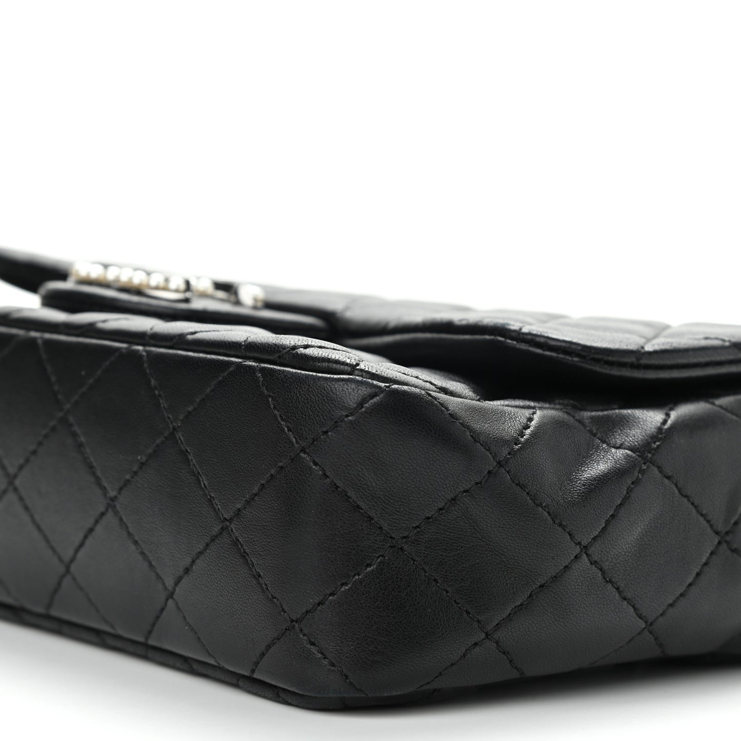 Lambskin Medium Westminster Pearl Flap Black