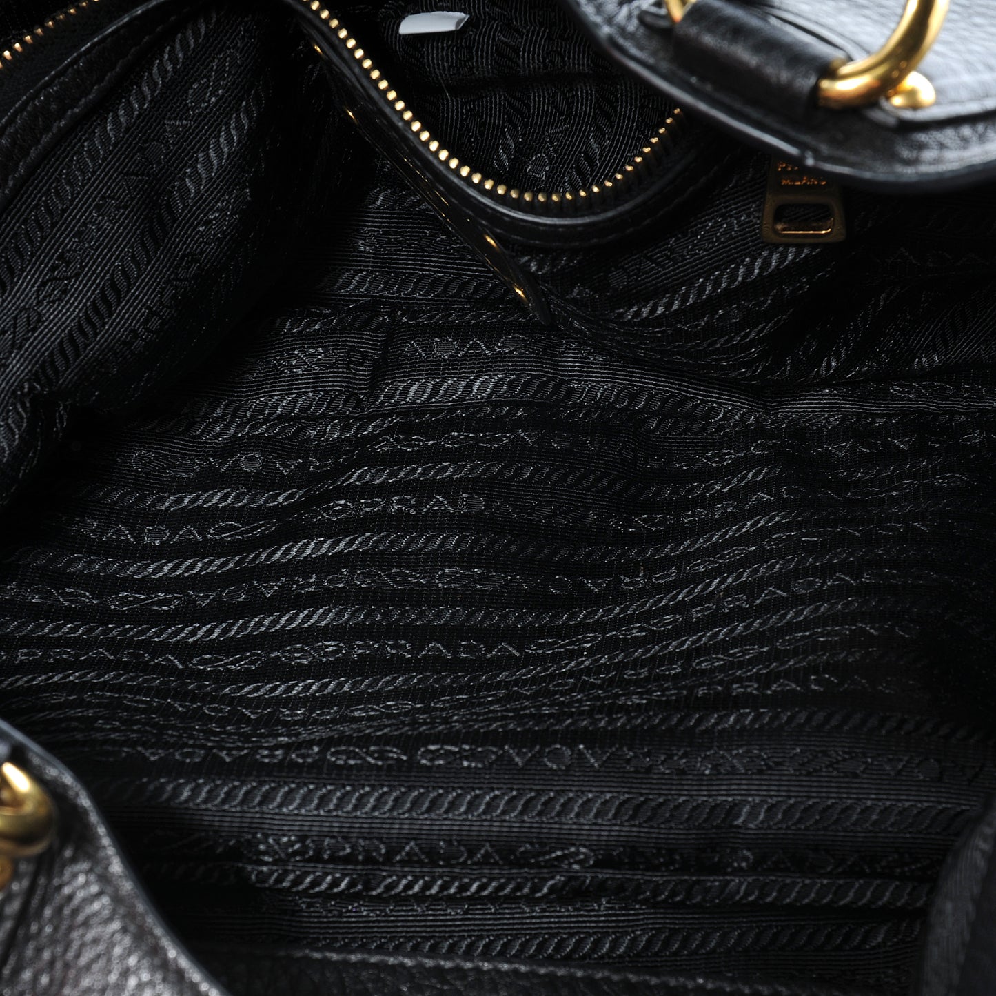 Vitello Daino Pushlock Tote Black