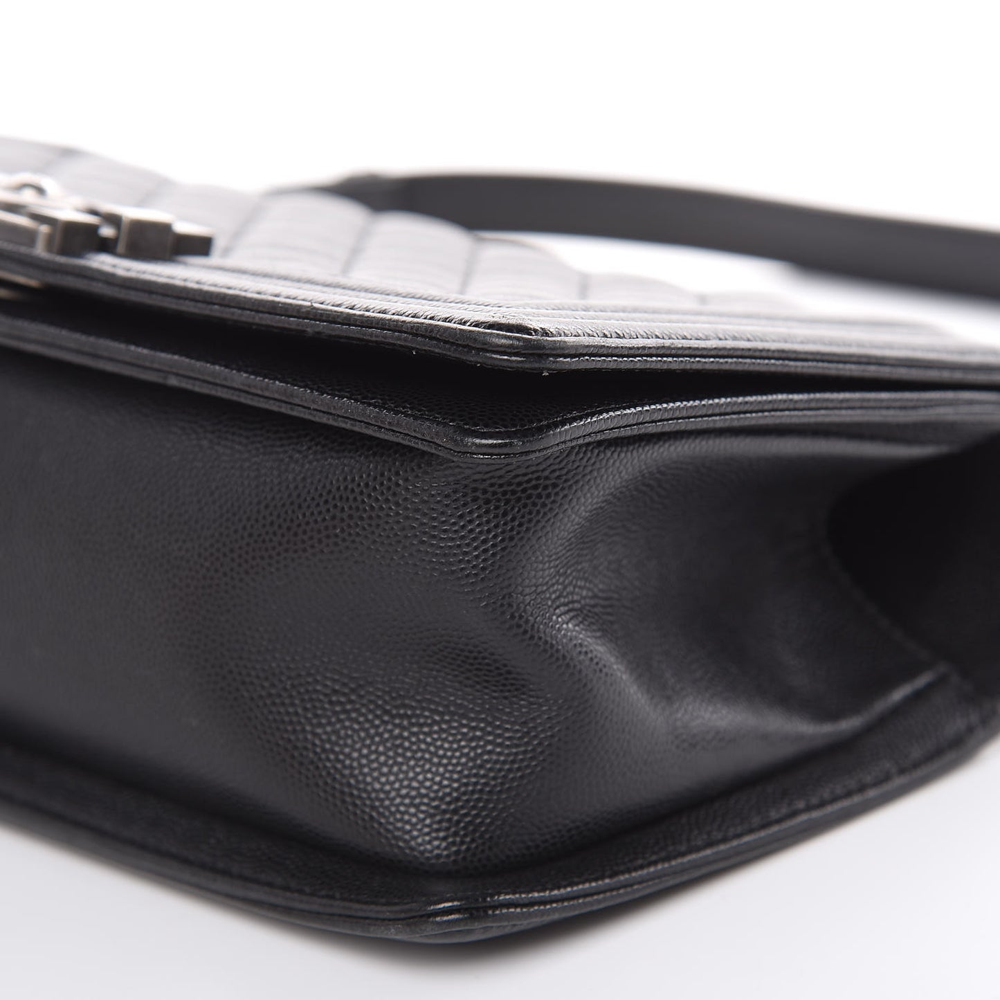 Caviar Quilted Medium Boy Flap Black