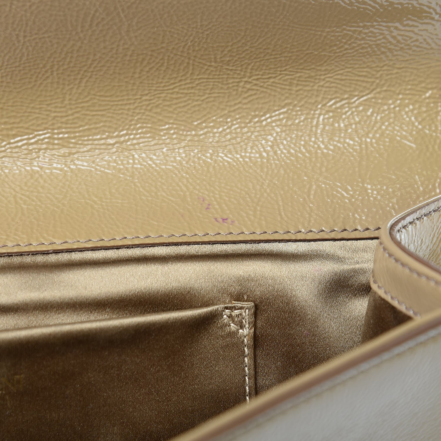 Saint Laurent Textured Patent Calfskin Monogram Large Belle De Jour Clutch Beige 10 of 15