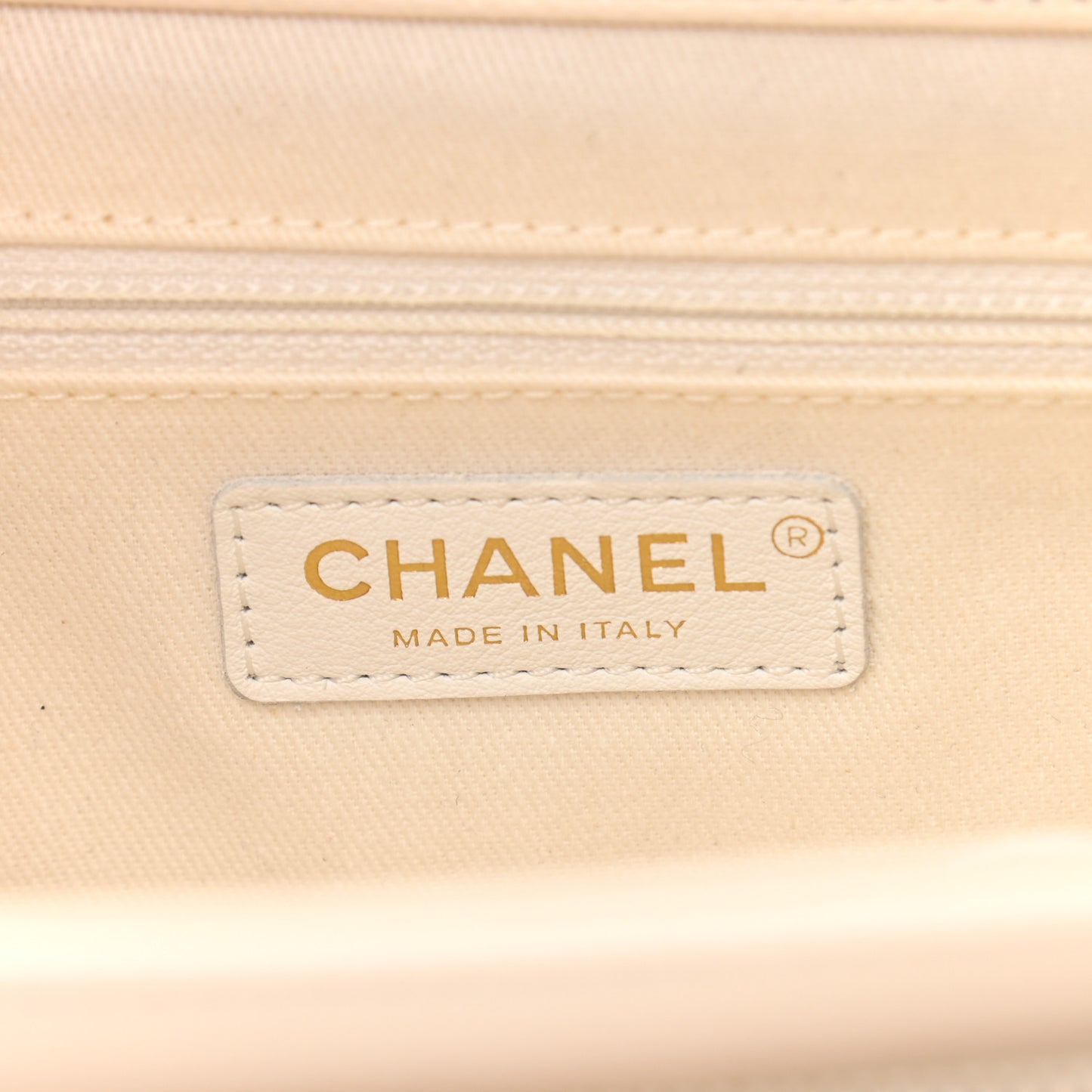 Caviar Quilted Medium Business Affinity Flap White