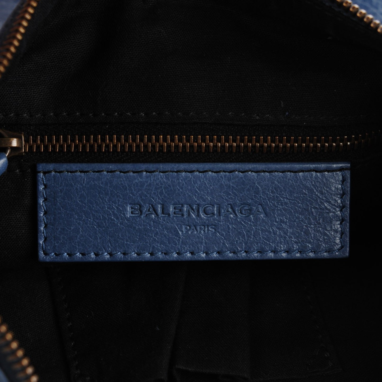 Agneau Classic Hardware Flat Crossbody Bleu Persan