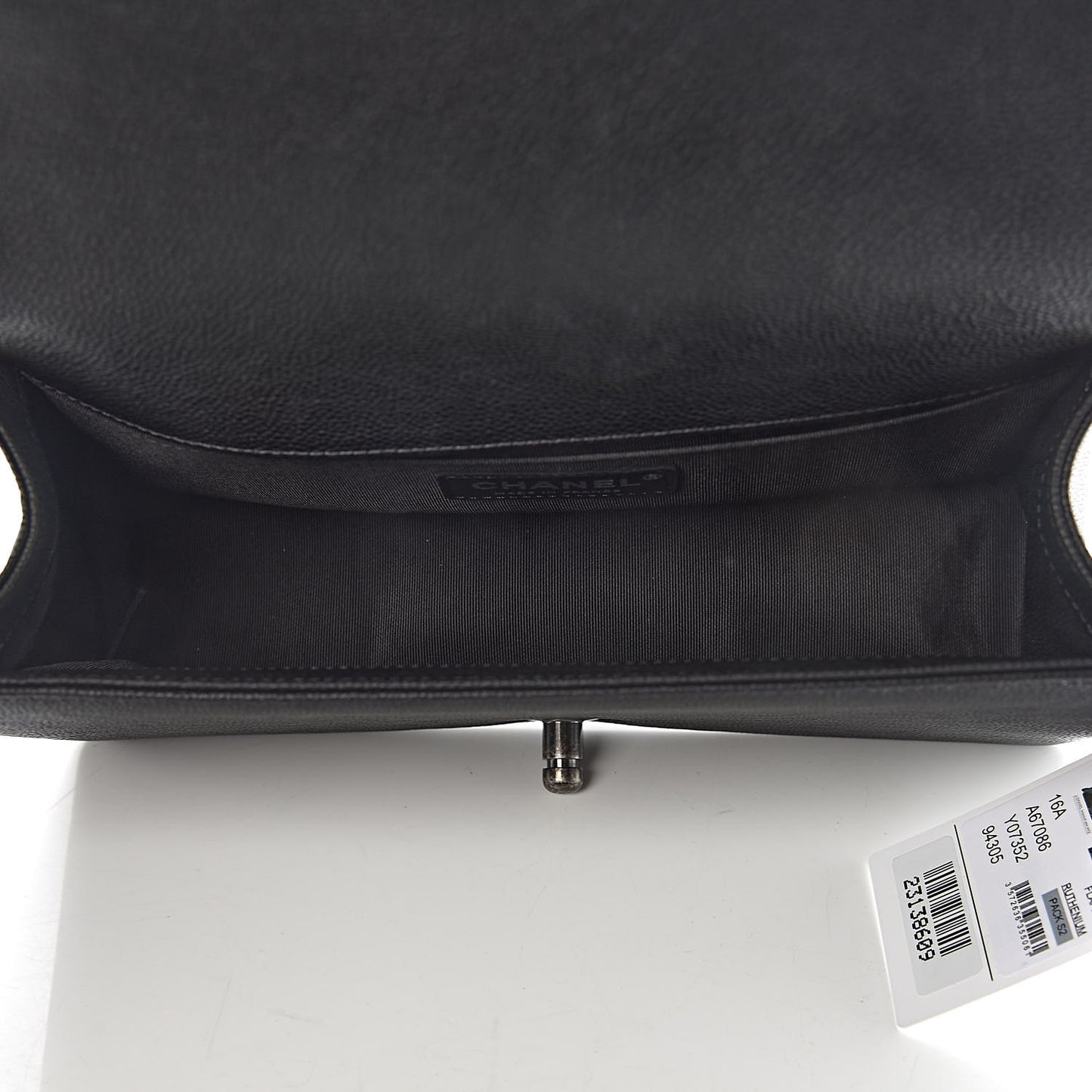 Caviar Quilted Medium Boy Flap Black