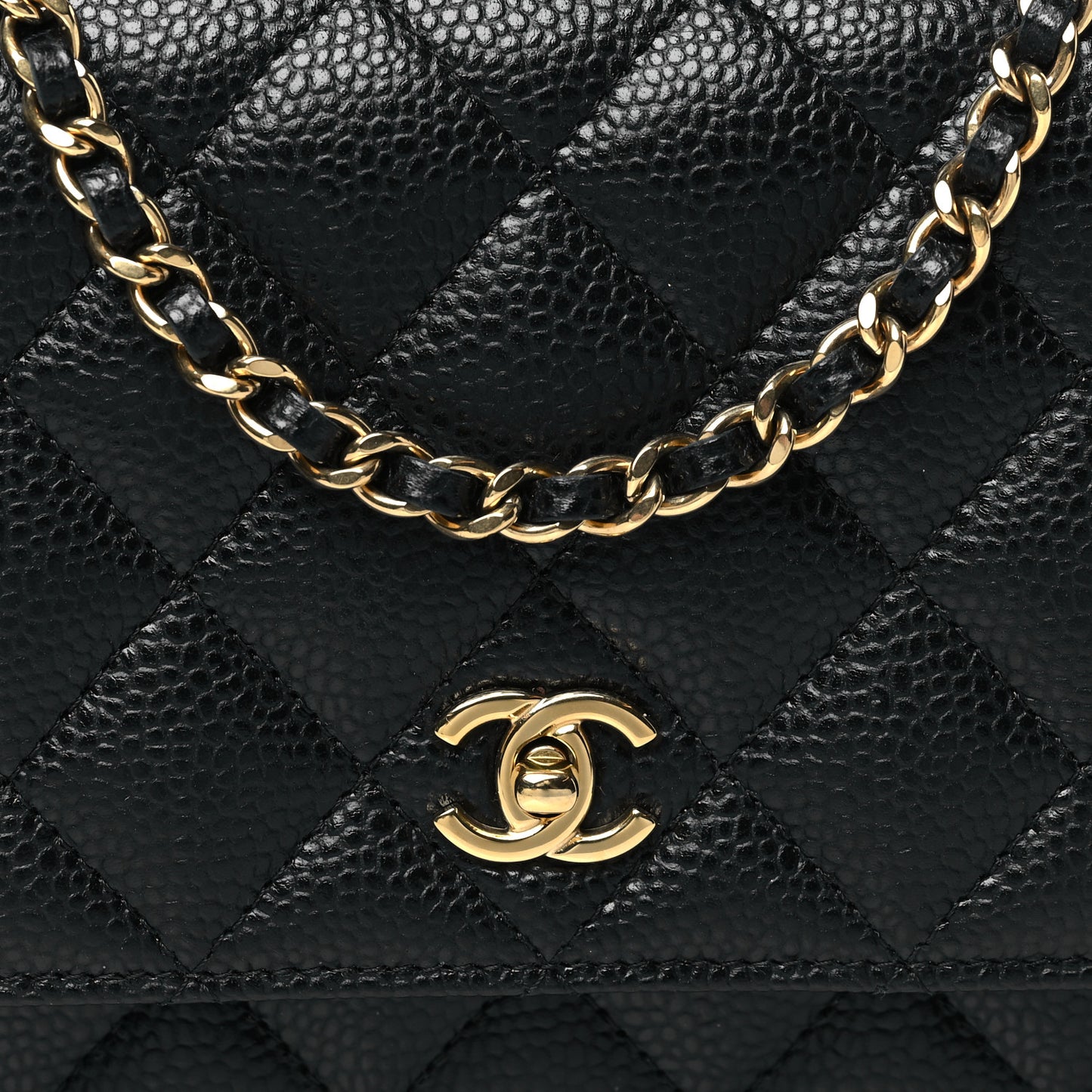 Caviar Quilted CC Turnlock Wallet On Chain WOC Black