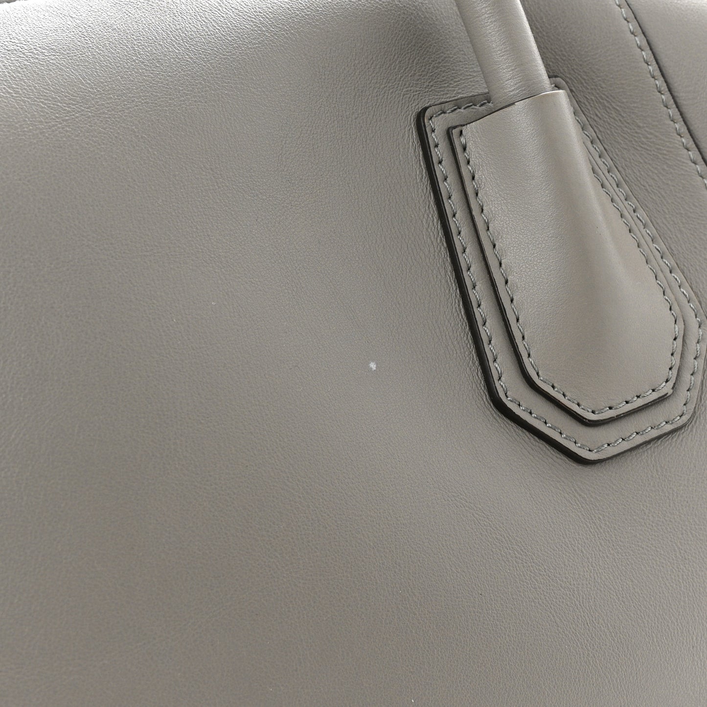Soft Calfskin Medium Soft Antigona Pearl Grey