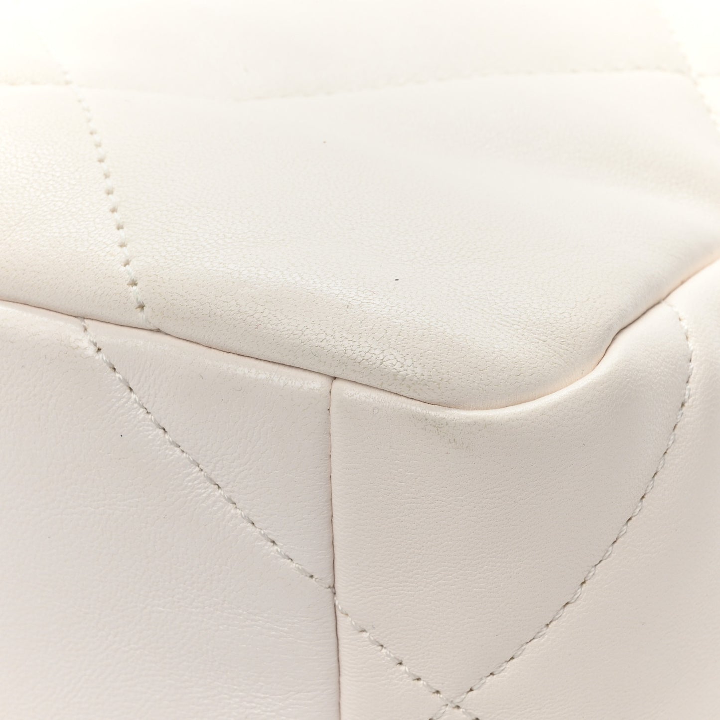 Lambskin Quilted Medium Chanel 19 Flap White