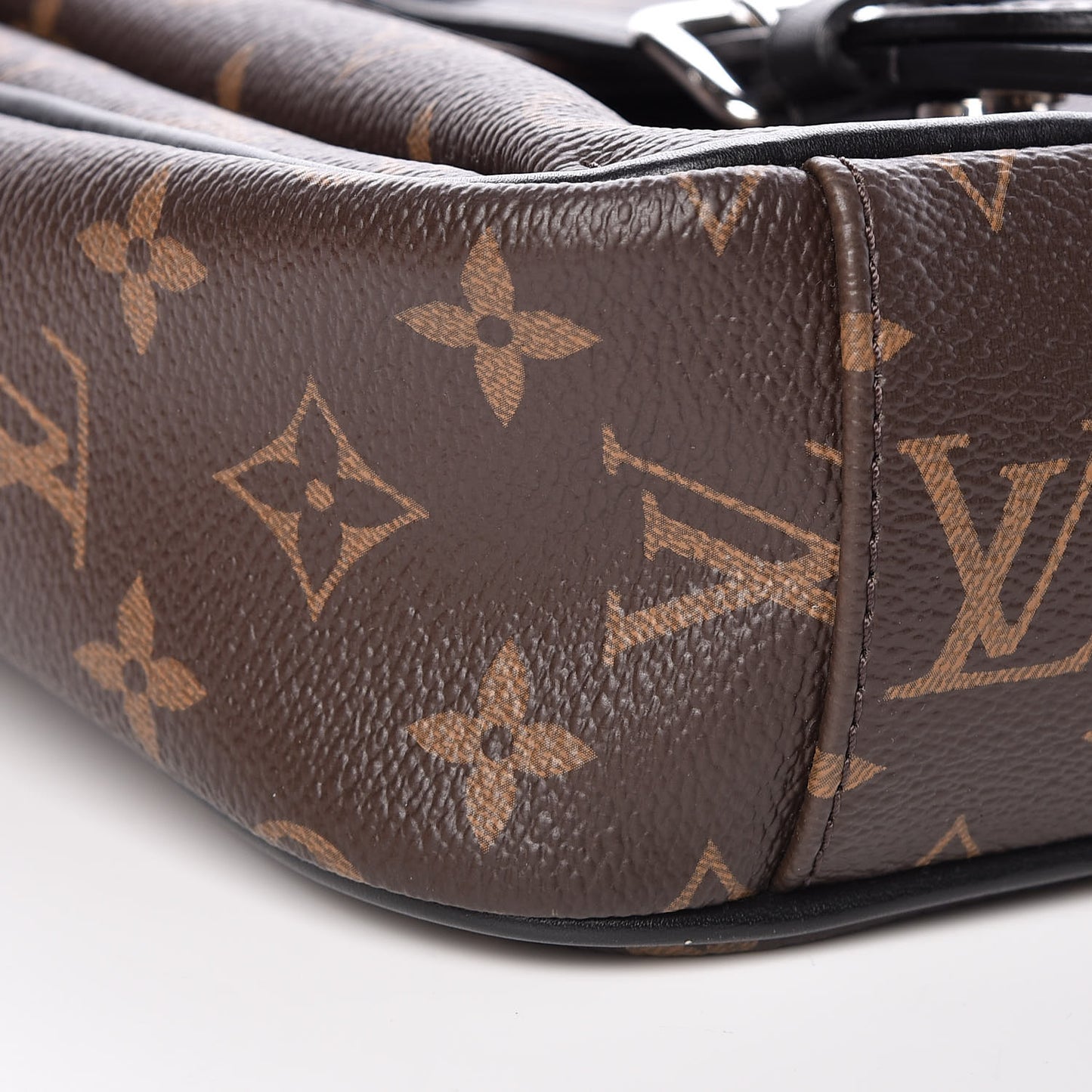 Monogram Macassar Christopher Messenger