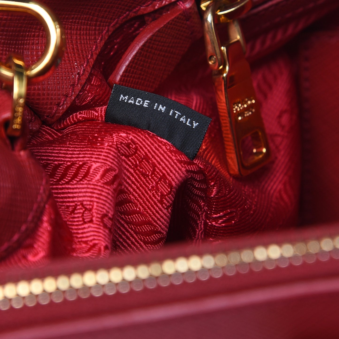 Saffiano Medium Galleria Double Zip Tote Fuoco