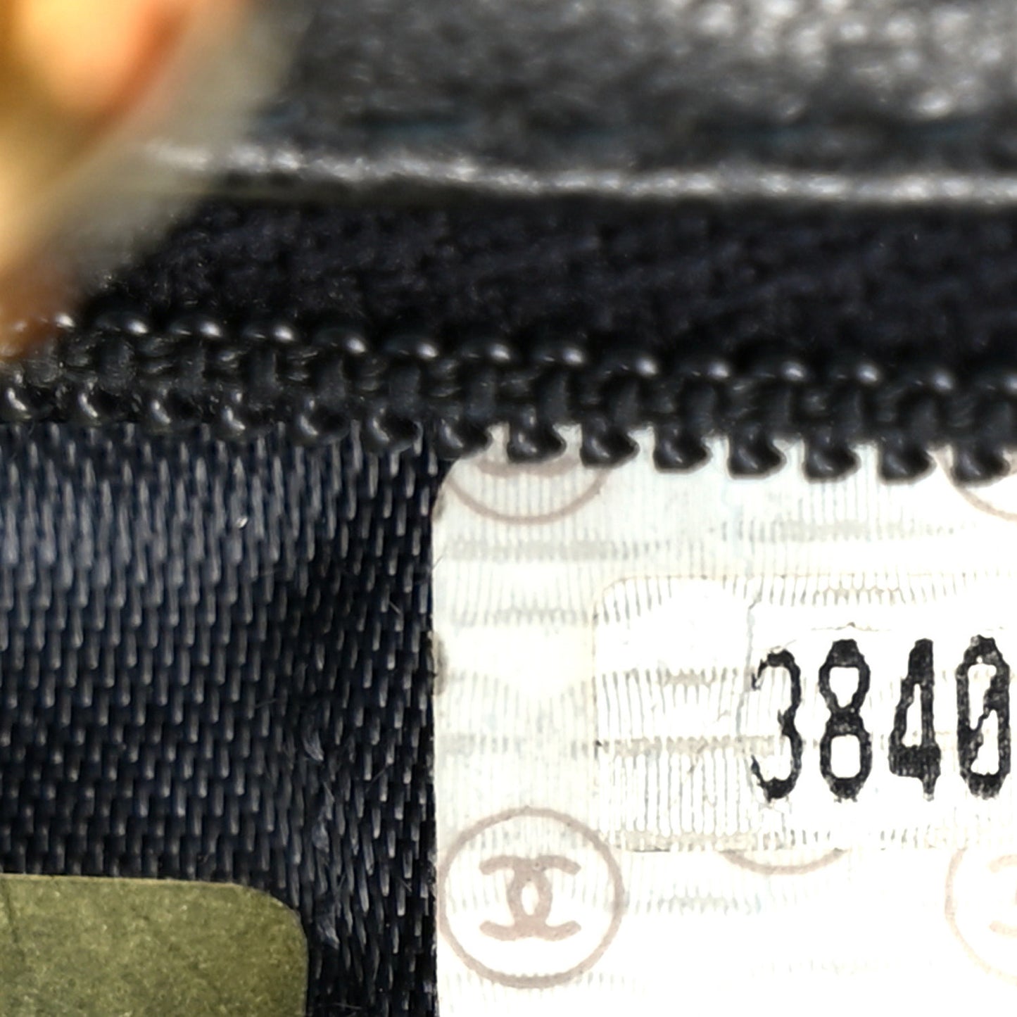 Caviar Quilted Kisslock Shoulder Bag Black