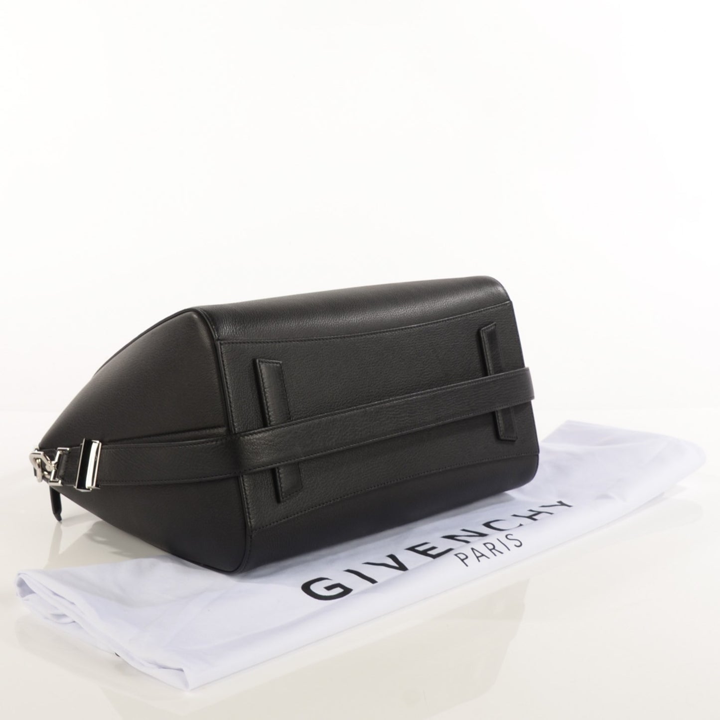 Sugar Goatskin Medium Antigona Black