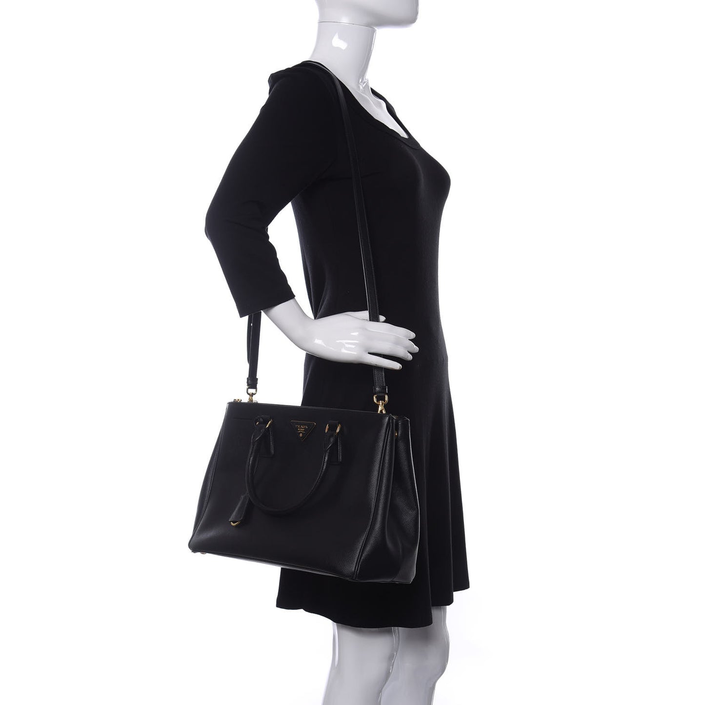 Saffiano Medium Galleria Double Zip Tote Black