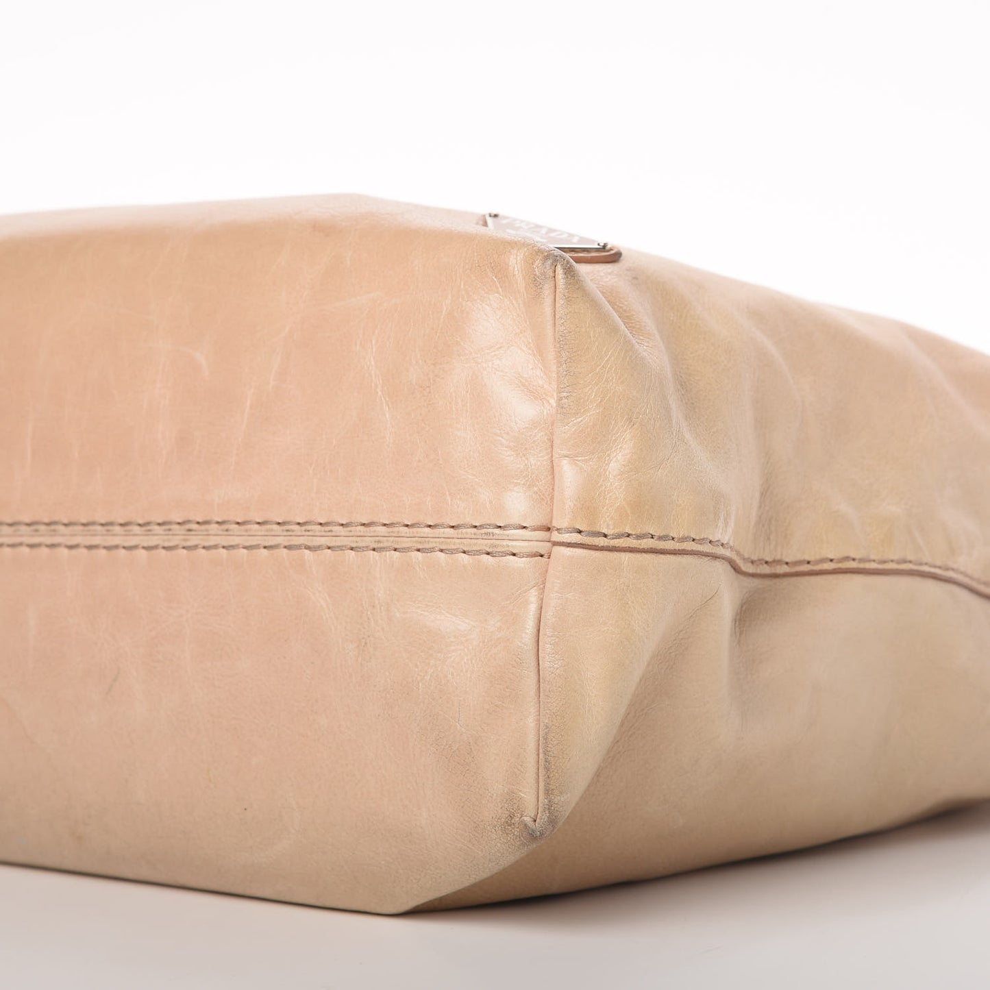 Vitello Shine Tote Cammeo